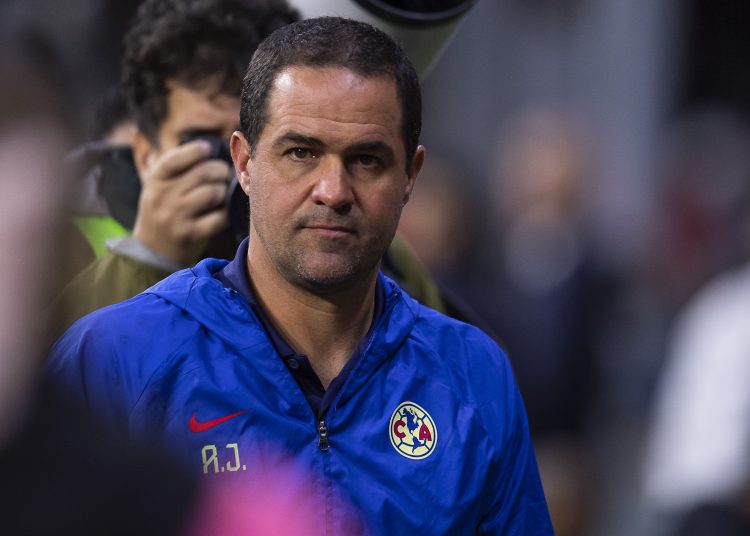 Andre Soares Jardine head coach of America during the Quarterfinals second leg match between Club America and Leon, as part of Torneo Apertura 2023 Liga BBVA MX, at Azteca Stadium, December 02, 2023, in Mexico City.