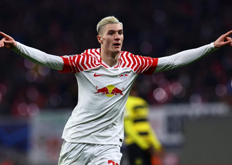 Leipzig (Germany), 20/09/2023.- Leipzig's Benjamin Sesko celebrates after scoring the 1-0 goal during the UEFA Champions League group G soccer match between RB Leipzig and BSC Young Boys, in Leipzig, Germany, 13 December 2023. (Liga de Campeones, Alemania) EFE/EPA/FILIP SINGER