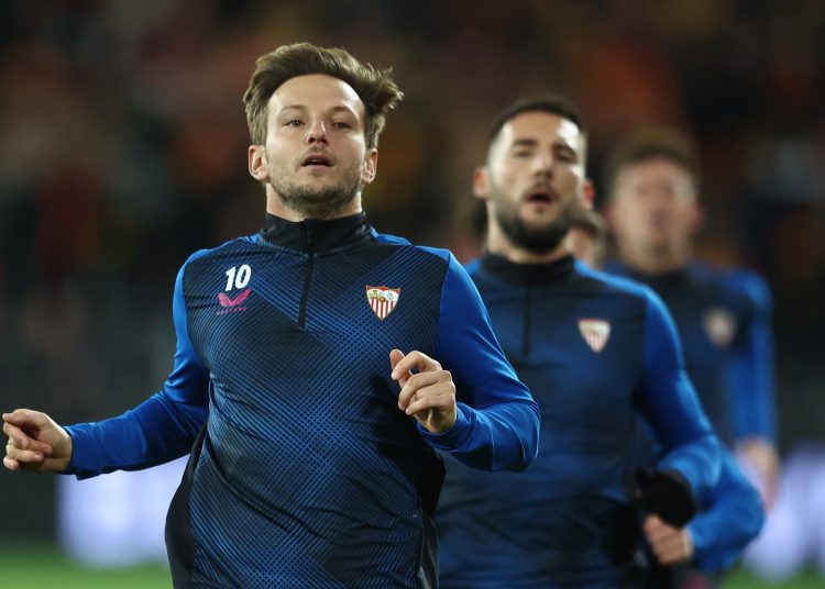 Lens (France), 12/12/2023.- Ivan Rakitic of Sevilla warms up proir to the UEFA Champions League group stage match between RC Lens and Sevilla FC, in Lens, France, 12 December 2023. (Liga de Campeones, Francia) EFE/EPA/MOHAMMED BADRA