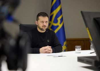 Zelenski pide “fortaleza” para derrotar a Putin