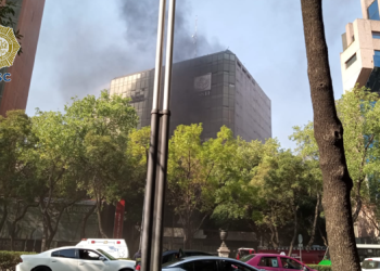 Se registra incendio en Paseo de la Reforma