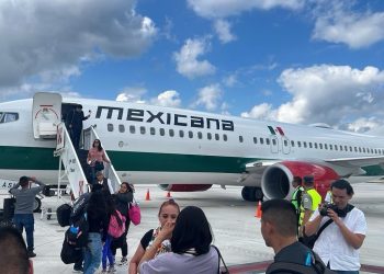 Tras varias horas, llegó el primer vuelo de Mexicana a Tulum