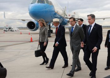 Blinken y Mayorkas llegan a México para abordar el repunte migratorio