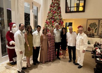 Reaparece Enrique Peña Nieto junto a los Clinton