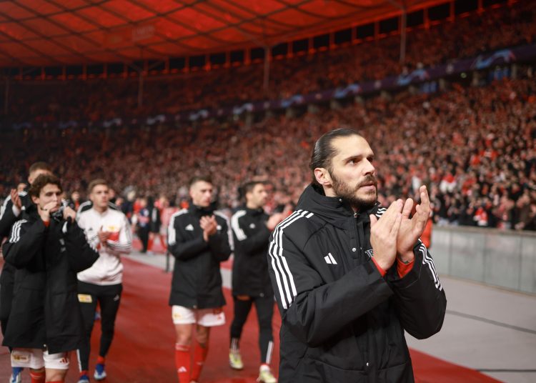 Berlin (Gemany), 12/12/2023.- Berlin's Christopher Trimmel reacts after the UEFA Champions League group stage match between Union Berlin and Real Madrid, in Berlin, Germany, 12 December 2023. (Liga de Campeones, Alemania) EFE/EPA/CLEMENS BILAN