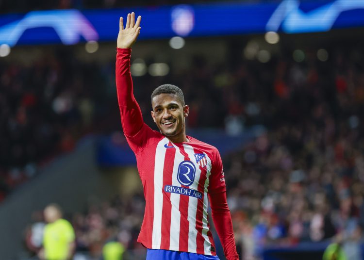 MADRID, 13/12/2023.- El lateral del Atlético de Madrid Samuel Lino celebra tras marcar el segundo gol ante la Lazio, durante el partido del grupo E de la Liga de Campeones que Atlético de Madrid y SS Lazio disputan este miércoles en el estadio Metropolitano, en Madrid. EFE/Juanjo Martín