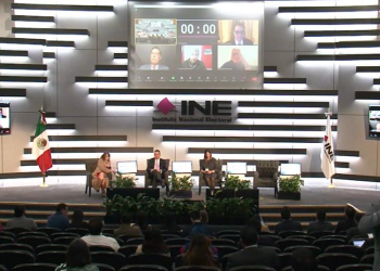 Las redes sociales y la Inteligencia Artificial tienen en jaque a la democracia