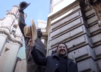 Develan escultura de Francisco Villa en el Centro Histórico
