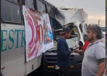 Impacta unidad de Bimbo a camión con peregrinos en Hidalgo