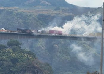 Accidente carretero mantiene bloqueo en autopista transvolcánica de Colima – Guadalajara