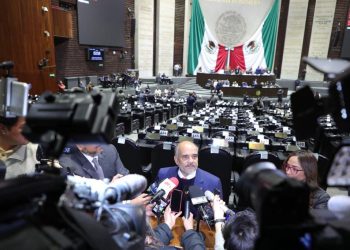 Senadores del PRI dan la espalda a ex compañeros que apoyan a Claudia