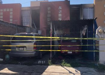 Fallece familia por incendio de series navideñas