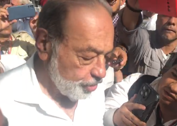 Trabajar más con un salario mayor, la apuesta de Carlos Slim