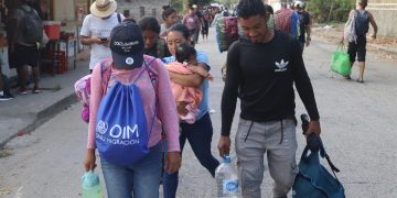 Migrantes cuestionan el conteo que hace López Obrador de caravana