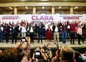 Clara Brugada presenta a su equipo de precampaña a la Jefatura de Gobierno