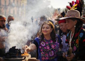 Recibe Clara Brugada el ritual del fuego nuevo, anuncia que llevara su llama de esperanza a toda la ciudadanía