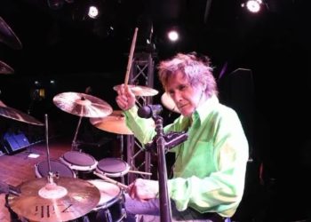 Murió el primer baterista de AC/DC