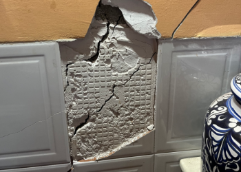 Evacuan inmuebles tras microsismos en CDMX