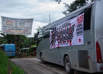 Caravana llega a territorio zapatista por el 30 aniversario del EZLN