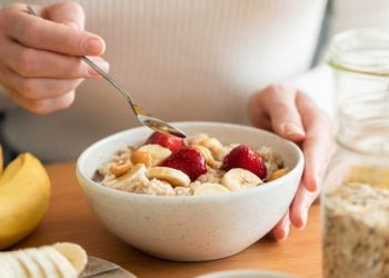 Un estudio revela que desayunar y cenar temprano puede reducir el riesgo cardiovascular