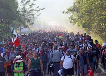 Caravana migrante avanza por México en víspera de la visita de EU