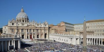 El Vaticano acepta la bendición de parejas del mismo sexo sin considerarlas matrimonio