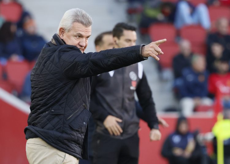 PALMA DE MALLORCA (ISLAS BALEARES) 03-12-23. El técnico mexicano del Mallorca Javier Aguirre durante el partido correspondiente a la jornada 15 de LaLiga que ambos clubes disputan este domingo en el estadio de Son Moix.- EFE/CATI CLADERA