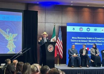 El 70 por ciento de armas que ingresan a México provienen de los Estados Unidos: Ken Salazar
