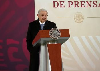“Habrá medicamentos y sistema de salud de primer mundo”, afirma López Obrador