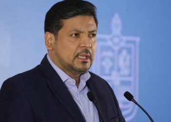 Luis Enrique Orozco renuncia a la gubernatura interina de Nuevo León para permitir regreso de Samuel García