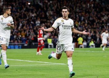 Real Madrid se impone al Granada en la fecha 15 de la Liga española