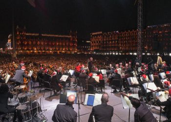 Orquesta filarmónica de la Ciudad de México presenta concierto gratuito en el Zócalo