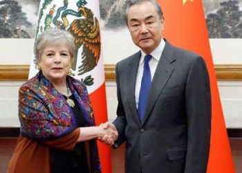 La canciller Alicia Bárcena sostiene reunión con su homólogo de China Wang Yi