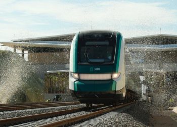 López Obrador inaugura primer tramo del Tren Maya 