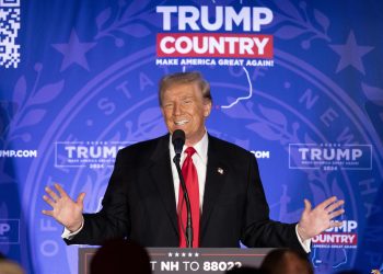 Trump urge detener intentos de expulsarlo de elecciones