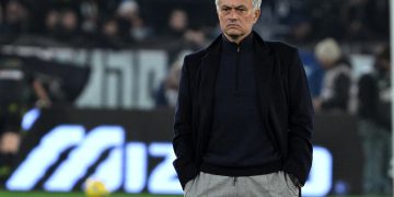 El Benfica informó este martes de que José Mourinho ha aceptado ir al Real Madrid después de que el club madrileño ofreciera pagar los 15 millones de euros