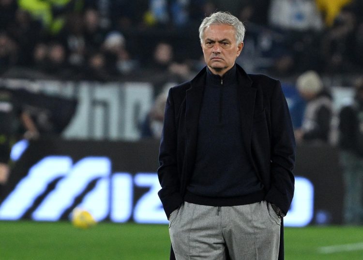 El Benfica informó este martes de que José Mourinho ha aceptado ir al Real Madrid después de que el club madrileño ofreciera pagar los 15 millones de euros