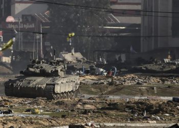 Israel asedia hospitales de Gaza; suman más de 26 mil muertos