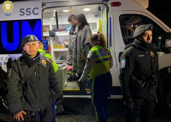Elementos del ERUM rescatan a dos personas que se extraviaron en “El Pico del Águila”