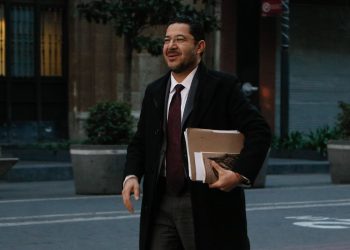 Batres rechaza acusaciones de Alito Moreno; “No somos iguales”