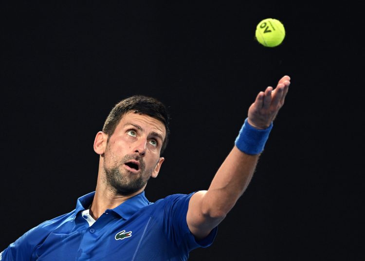 Melbourne (Australia), 13/01/2024.- Novak Djokovic of Serbia prepares to serve during his first round match against Dino Prizmic of Croatia on Day 1 of the 2024 Australian Open at Melbourne Park in Melbourne, Australia, 14 January 2024. (Tenis, Croacia) EFE/EPA/LUKAS COCH AUSTRALIA AND NEW ZEALAND OUT
