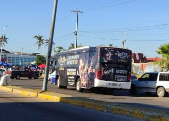 Por segundo día consecutivo falta transporte en Acapulco