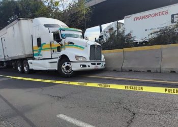 Asesinan a trailero en Periférico norte