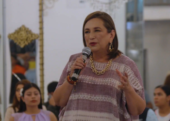 Xóchitl va a Tabasco, critica al Presidente y negocios de sus hijos y se come un pejelagarto