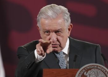 López Obrador busca que jubilados reciban su sueldo en activo con su reforma de pensiones