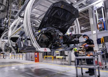 Estalla huelga en planta automotriz de Puebla