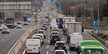 La UE acuerda que camiones y autobuses emitan un 90% menos de CO2 en 2040