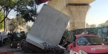 Cae parte de la estructura del Tren Interurbano México-Toluca en la zona de Observatorio