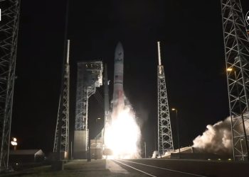 Es lanzado con éxito un módulo de la NASA a la Luna; incluye el Proyecto Colmena de la UNAM