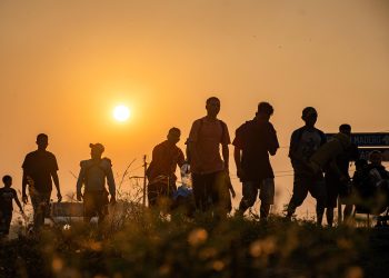 Miles de migrantes se reagrupan para avanzar por el sur de México